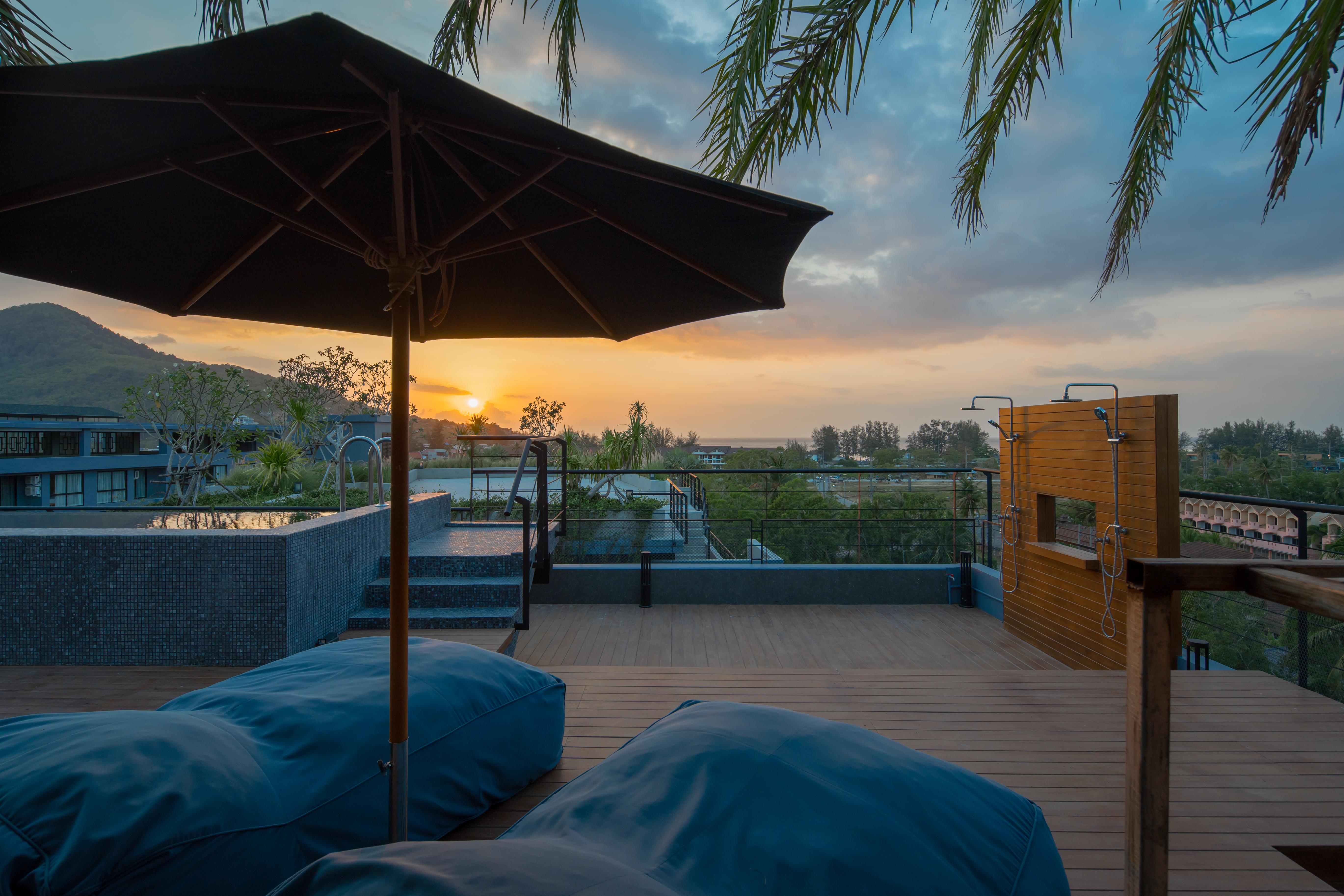 Citygate Kamala Resort And Residence - Official Account Buitenkant foto The rooftop pool at the hotel